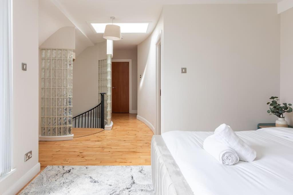 Modern Penthouse Apartment 2 Bed, 2 Bath Sleeps 6 City Centre Belfast Exterior photo